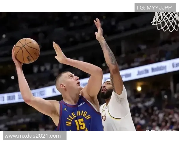 掘金与马刺激战正酣比分更新精彩瞬间回顾与分析 掘金与马刺激战正酣比分更新精彩瞬间回顾与分析